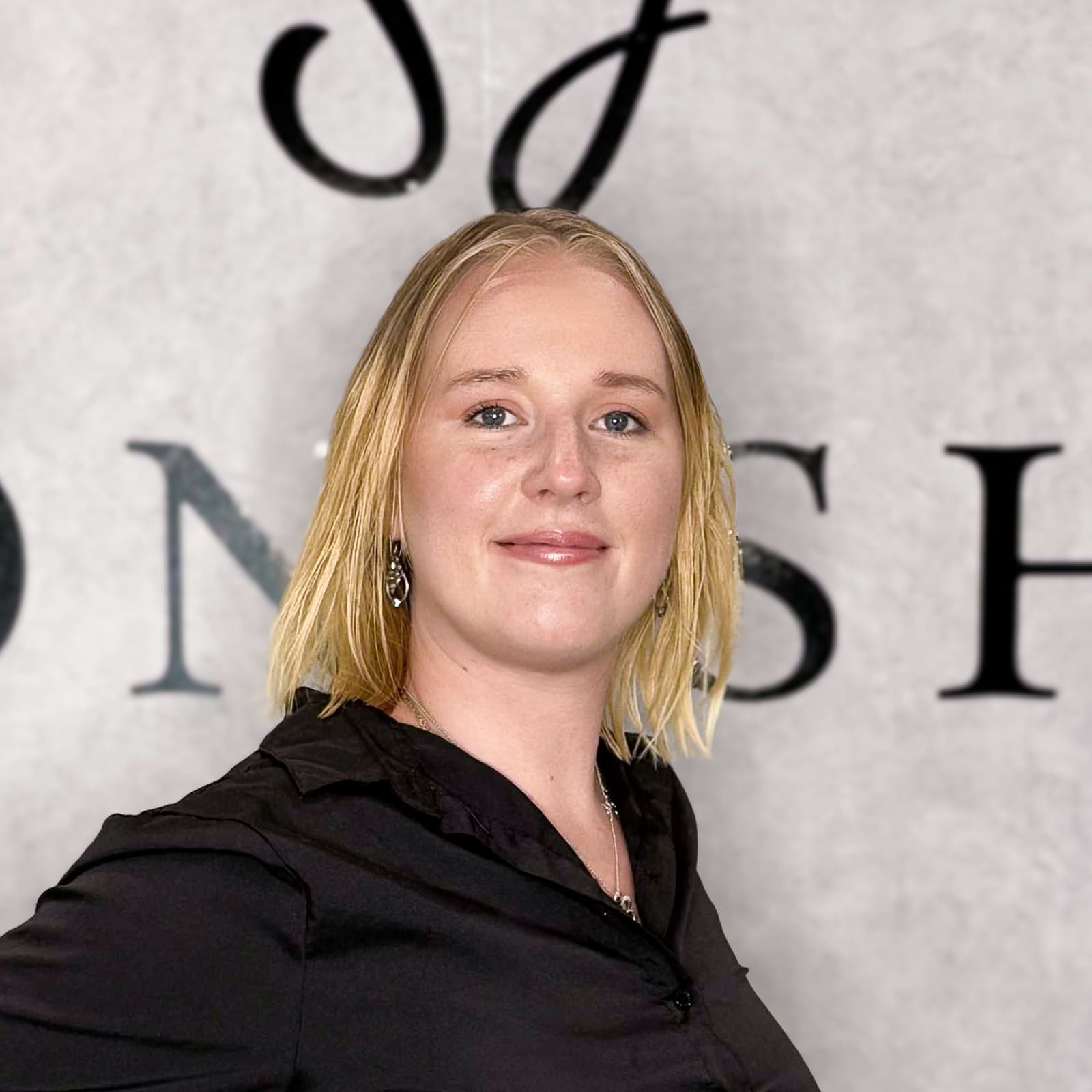 Frisør Sarah hos Salon Shine