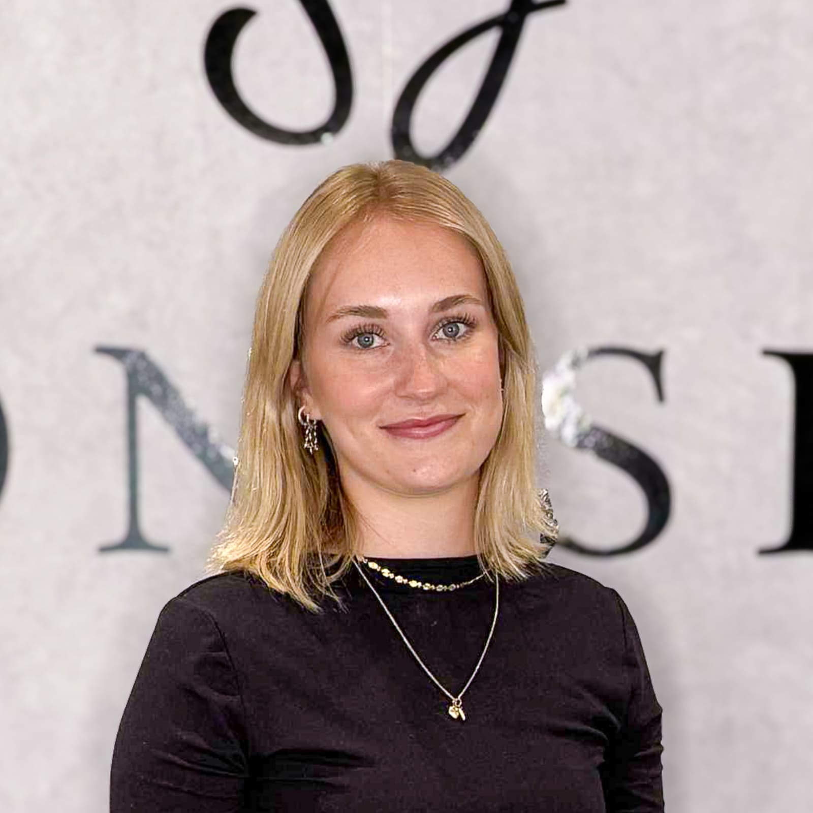 Frisør Julie fra Salon Shine